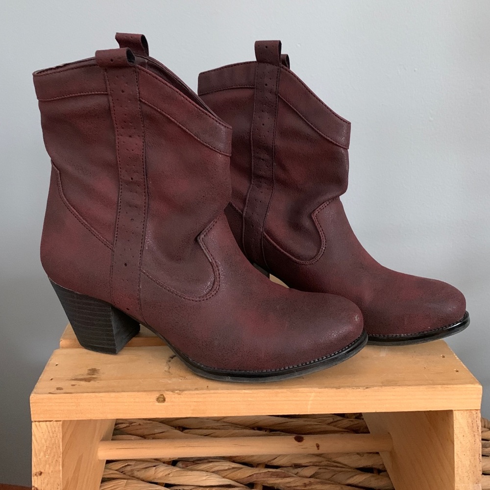Style & Co. Dylan 2 Boots